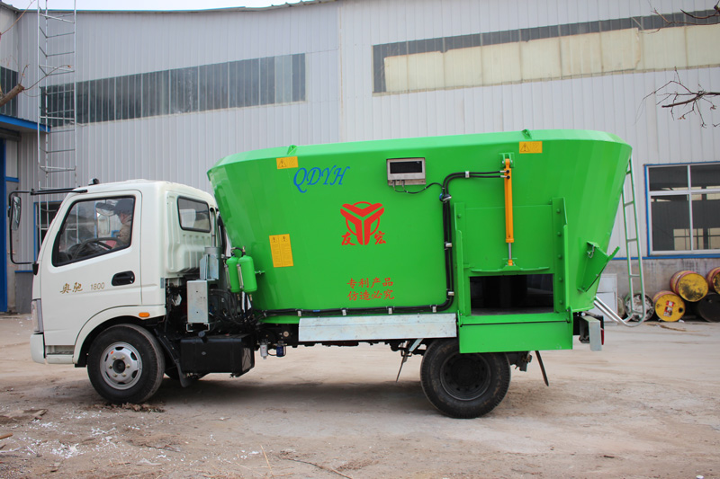 車載式14m3TMR飼料攪拌機(jī)